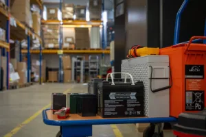 AdPoS USV-Batterien im Lager vor dem Einbau