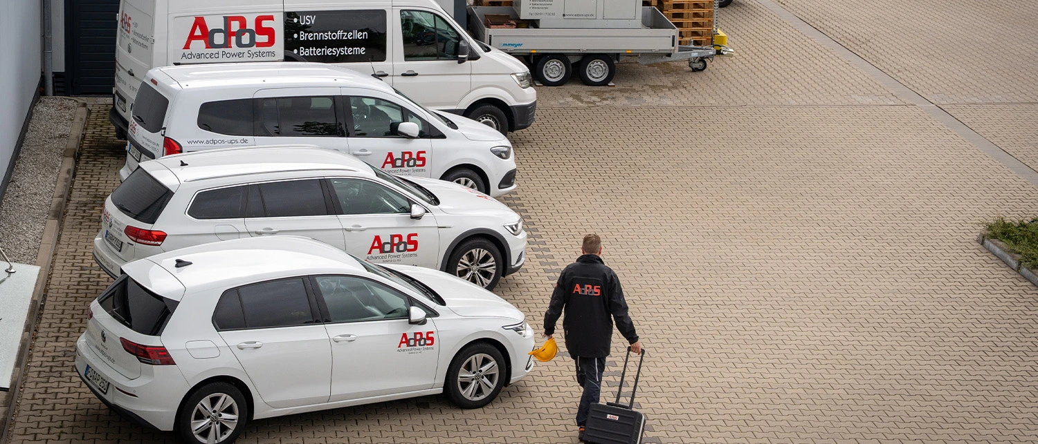 AdPoS Serviceflotte für USV Wartung & Notdiensteinsätze AdPoS Servicefahrzeuge bereit für USV Wartung und Vor-Ort-Service
