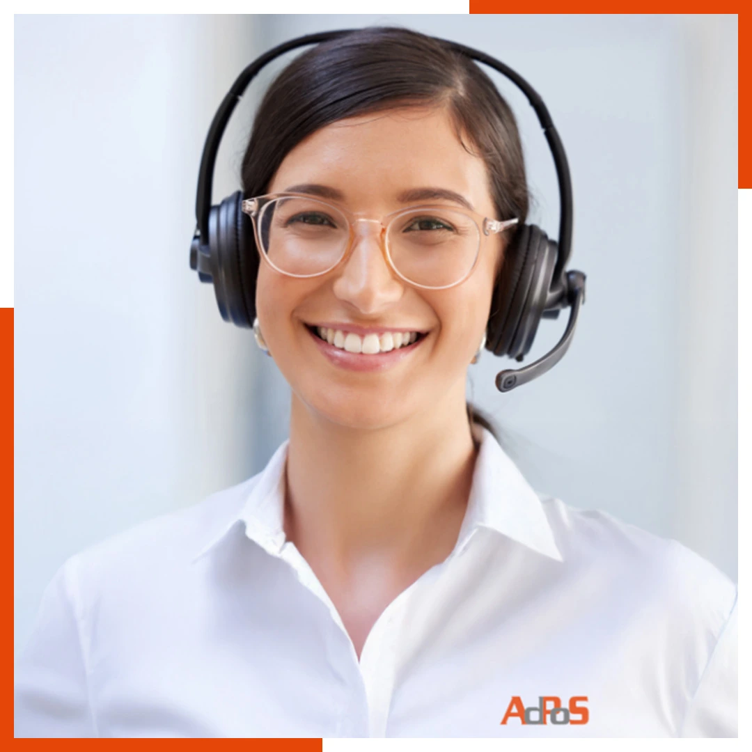 AdPoS-Beraterin bietet telefonische USV-Beratung für Kunden