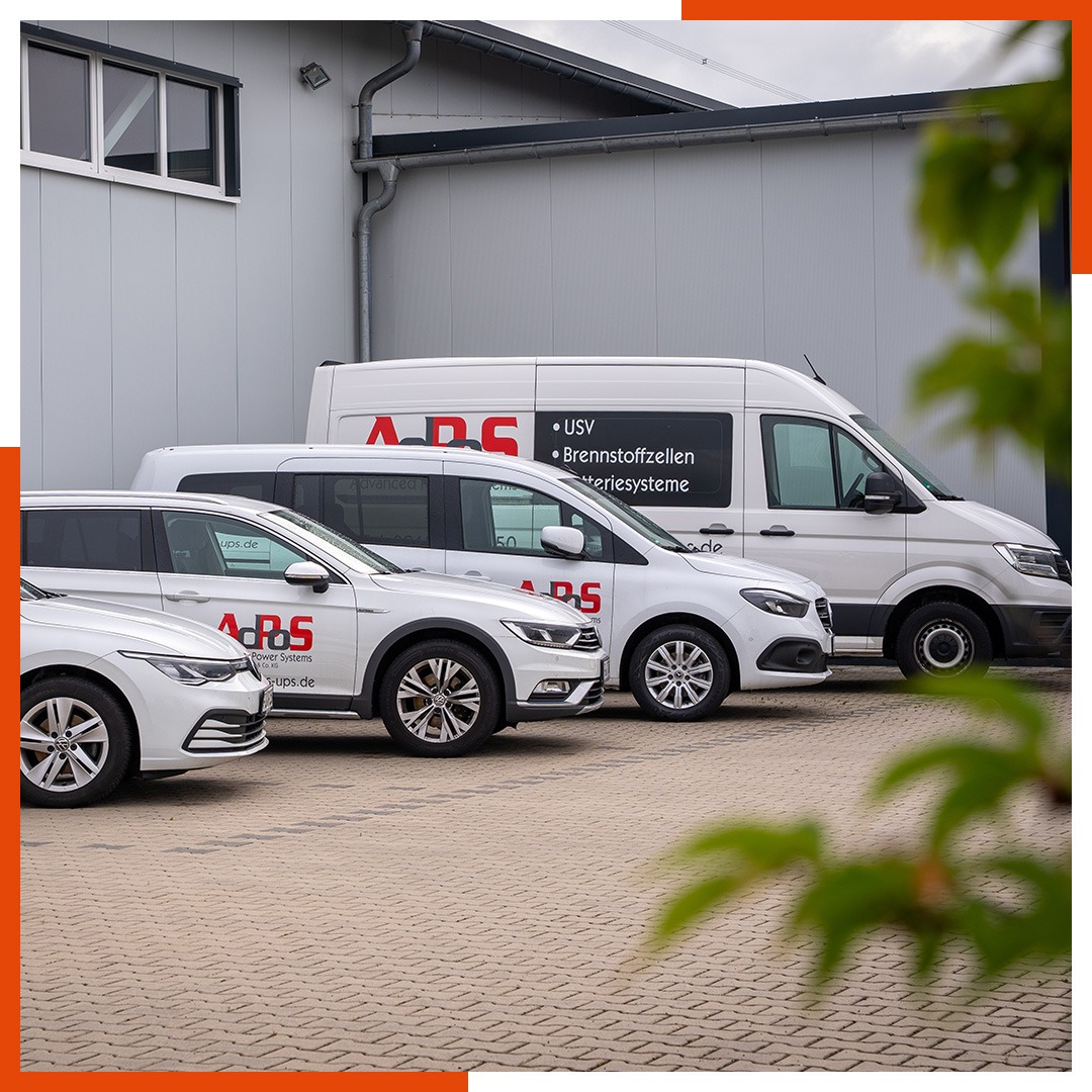 AdPoS Servicefahrzeuge – Einsatzteam für USV-Installation und Wartung in Rechenzentren.