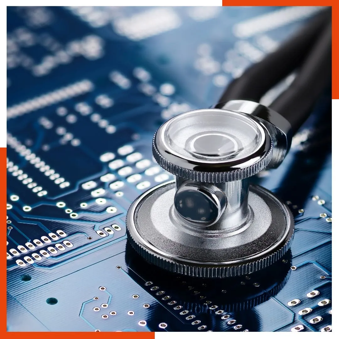 Stethoskop auf Leiterplatte als Symbol für USV Medizintechnik und sichere Stromversorgung im Krankenhaus